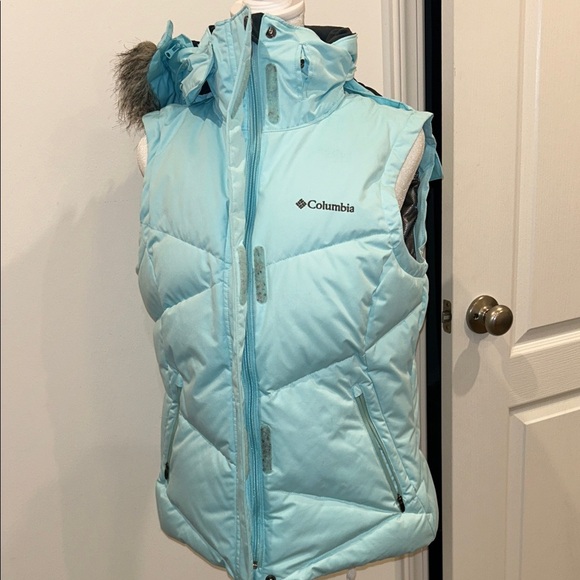Columbia Women’s Lay D Down Omni Heat Winter Vest with removable hood. - Picture 10 of 14